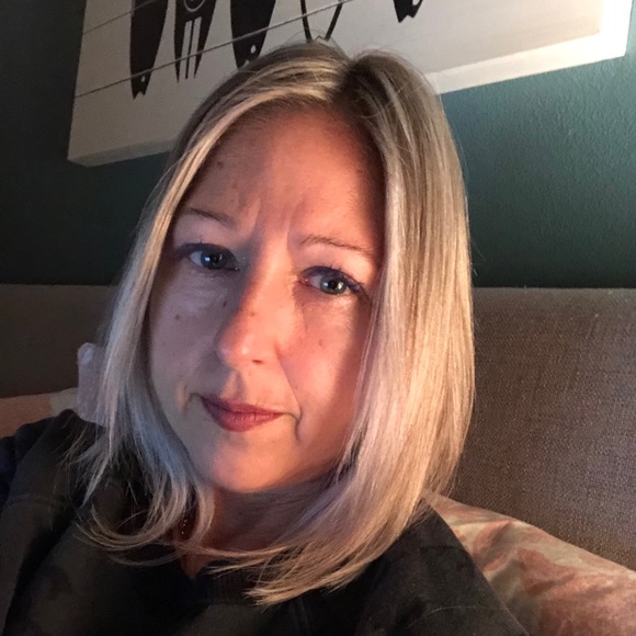 Meet your Posher, Julie - Picture 2 of 3